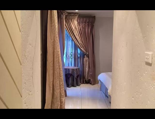 1 BEDROOM PROPERTY TO RENT IN HOUGHTON